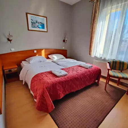 德尔塔因酒店 Dzierżoniów