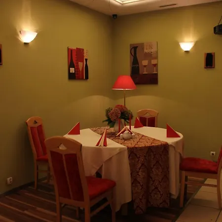 Отель Delta In Дзержонюв