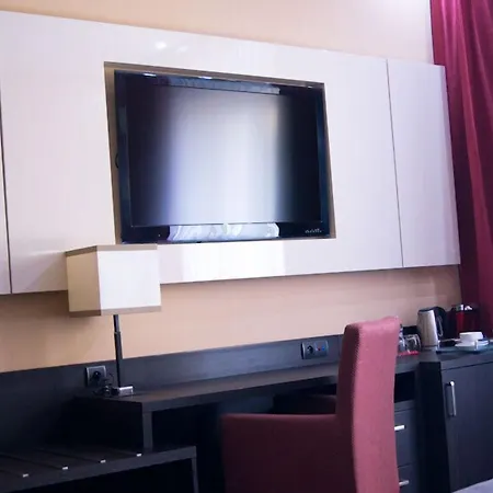 Отель Delta In Дзержонюв