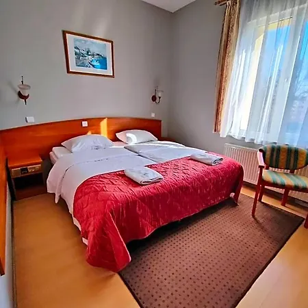 מלון Delta In Dzierżoniów