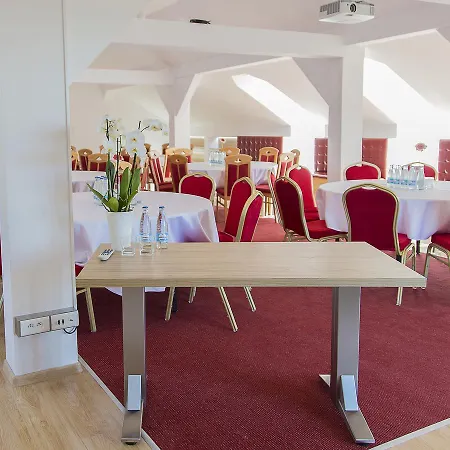 Delta In 3* Дзержонюв